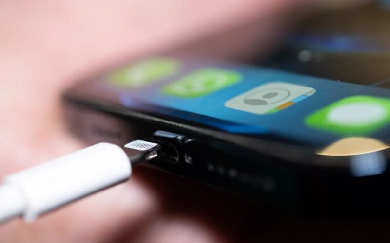Apple Issues Warning Against Overnight Charging for iPhones: Risk of Fire